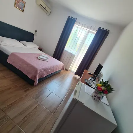 Flux Mamaia Nord Penzion 3*