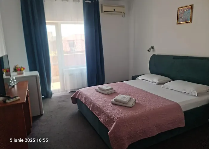 Pensionat Flux Mamaia Nord 3*