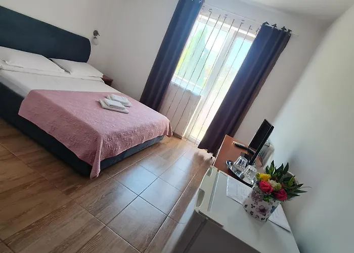 Flux Mamaia Nord Pensionat 3*