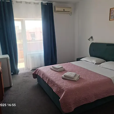 Pensiune Flux Mamaia Nord 3*